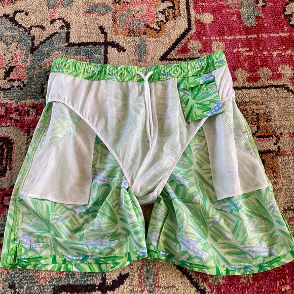 Men’s Vineyard Vines swim trunks green/blue fish pattern Fully lined medium - Picture 8 of 8